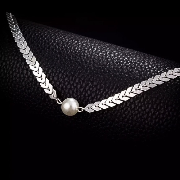 ⚜️[𝟯/$𝟭𝟴]⚜️Silver Arrow Pearl Dainty Choker NEW - Picture 4 of 9